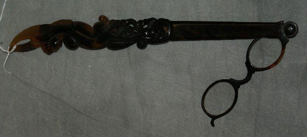 Antique tortoise shell figural opera glasses signe: Antique tortoise shell figural opera glasses signed Loinyet. H:11"