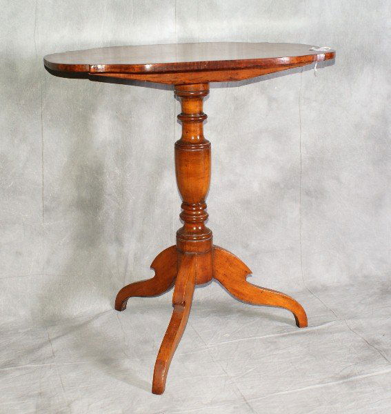 19th C tiger maple tilt top table. H:28" L:26" W:17.: 19th C tiger maple tilt top table. H:28" L:26" W:17.5"