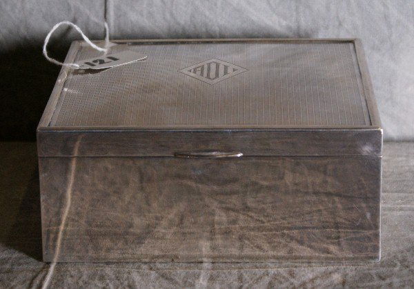 Large Sterling Silver covered box with velvet line: Large Sterling Silver covered box with velvet liner. Total weight with liner is 33.2 oz