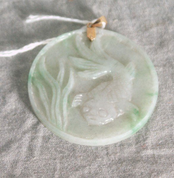 Chinese jade pendant with fish design.: Chinese jade pendant with fish design. D:2"