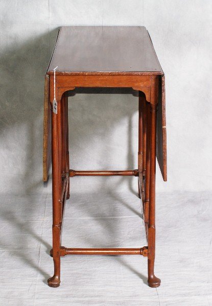 Queen Ann Mahogany drop side spider leg table. H:27 5" : Queen Ann Mahogany drop side spider leg table. H:27 5" L:33" and width completely open is 40 5".