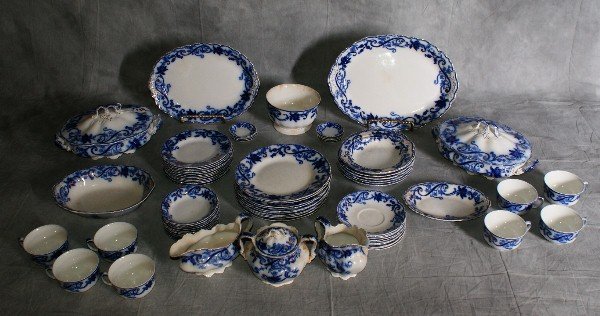 77 pieces of Johnson brothers Andorra: 77 pieces of Johnson brothers Andorra (flow blue pattern) includes serving pieces.