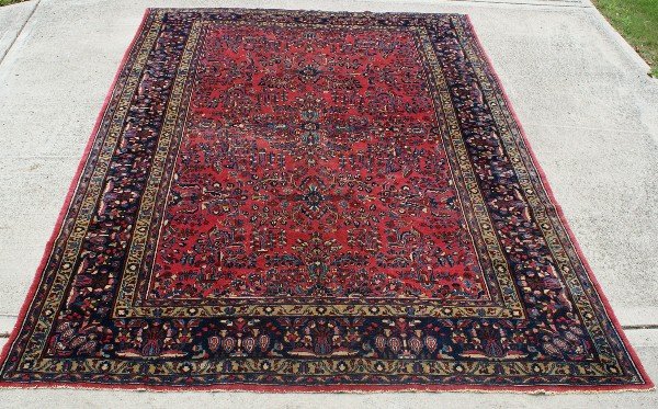 Antique Persian Sarouk oriental rug. 8'10 X 11'5: Antique Persian Sarouk oriental rug.