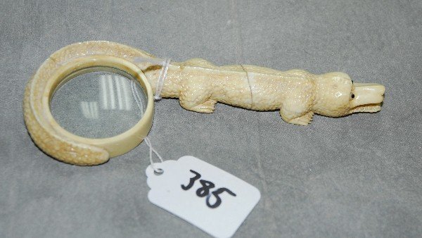 Marine ivory gator magnifying glass: Marine ivory gator magnifying glass. L:6"