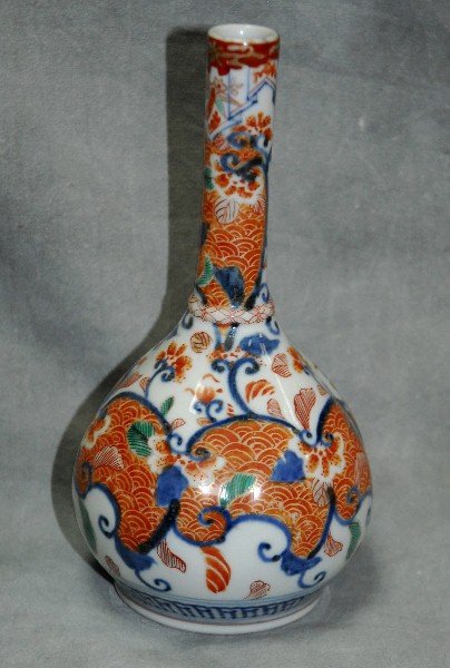 Antique Japanese imari porcelain vase: Antique Japanese imari porcelain vase. H:8\"
