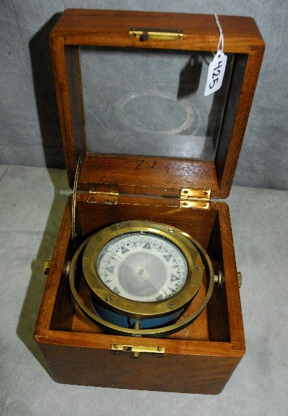 Ship navigation compass in case.: Ship navigation compass in case. H:7.25" W:8" D:8"