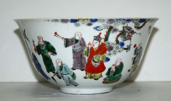 Antique Chinese famille rose Imperial dragon porcelain: Antique Chinese famille rose Imperial dragon porcelain bowl with marks on bottom. H:4.25" D:8.25"