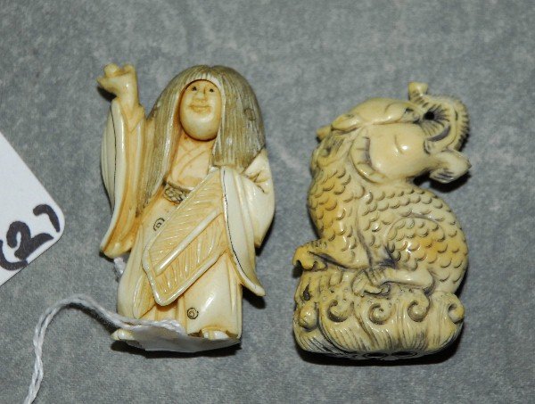 2 Chinese ivory netsukes. H:2": 2 Chinese ivory netsukes. H:2"