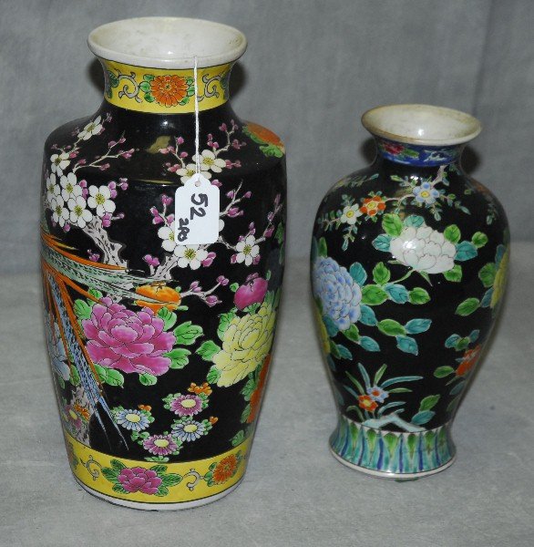 2 Chinese porcelain vases. Tallest H:12": 2 Chinese porcelain vases. Tallest H:12"
