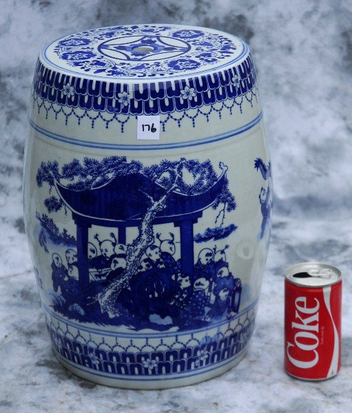 Chinese porcelain garden seat: Chinese porcelain garden seat. H:14.5" D:10"