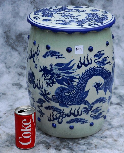 Chinese porcelain garden seat: Chinese porcelain garden seat. H:15" D:12"