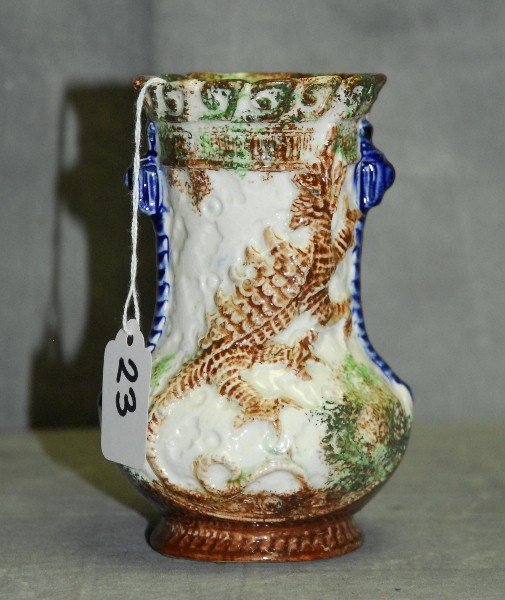 18/19th C European porcelain vase. H:5.75": 18/19th C European porcelain vase. H:5.75"