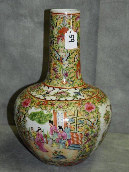 Chinese rose medallion porcelain vase with six: Chinese rose medallion porcelain vase with six character marks on bottom. H:14"