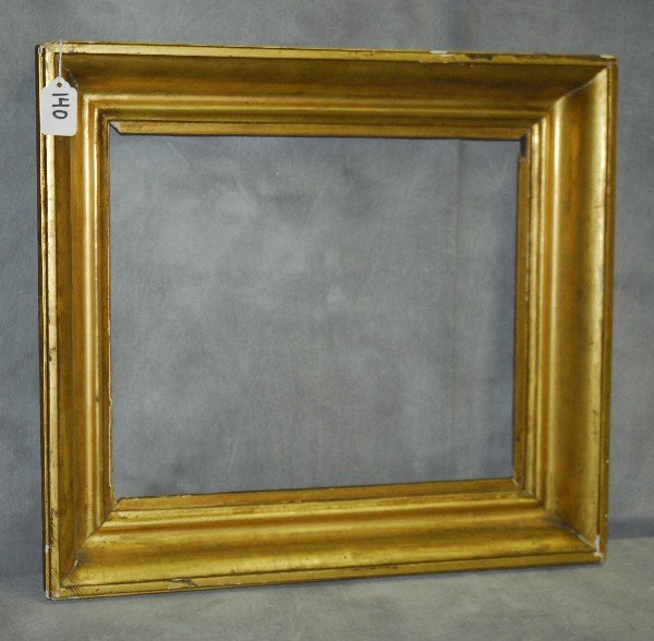 Antique gilt wood frame. Overall size 17.25" X 19.25:: Antique gilt wood frame. Overall size 17.25" X 19.25: site size 12.25" X 14.25"