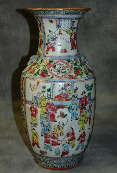 Chinese Famille Rose porcelain vase.: Chinese Famille Rose porcelain vase. H:17"
