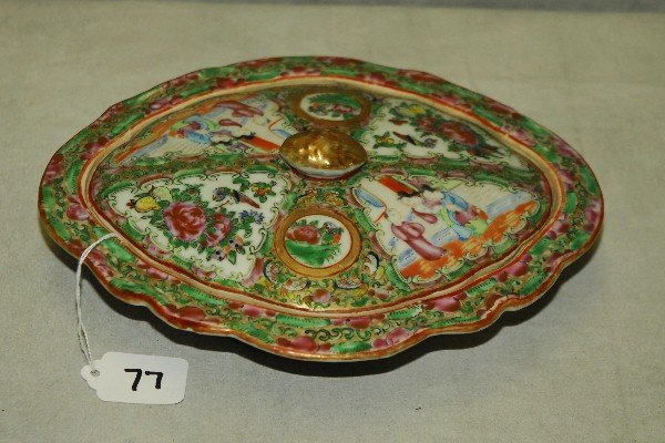 Chinese 19th C rose medallion porclain coverd oval: Chinese 19th C rose medallion porclain coverd oval tureen. H:2.5" L:9.5" D:8"