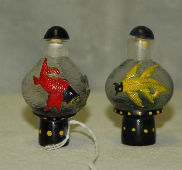 Pair Chinese Peking glass fish design snuff bottles.: Pair Chinese Peking glass fish design snuff bottles. H:2.75"