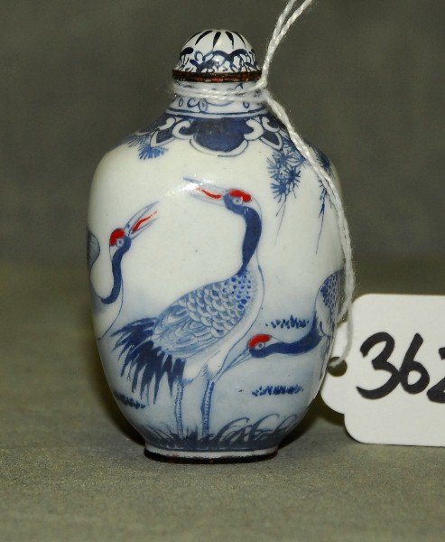 Chinese enamel snuff bottle: Chinese enamel snuff bottle. H:3"