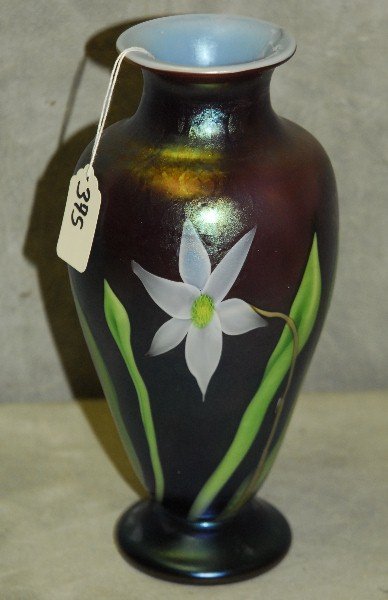 Orient & Flume iridecsent art glass vase. H:9.5": Orient & Flume iridecsent art glass vase. H:9.5"