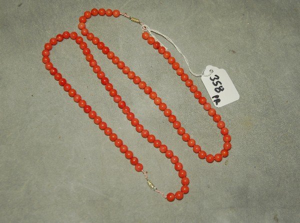 2 Chinese coral necklaces. L:16": 2 Chinese coral necklaces. L:16"