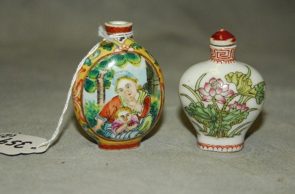 2 Chinese porcelain snuff bottles with marks on bottom. (1 of 3)
