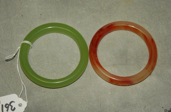 2 Chinese jade bracelets. D:3": 2 Chinese jade bracelets. D:3"