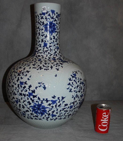 Lg Chinese export blue and white porcelain dragon vase (1 of 3)