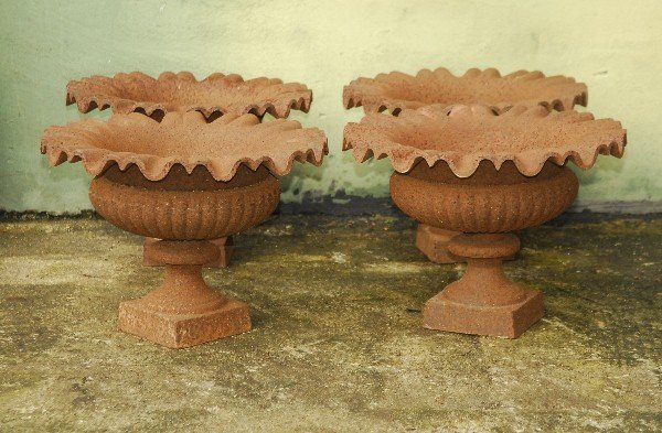 Four antique iron planters H: 11 5" D: 16 5": Four antique iron planters H: 11 5" D: 16 5"