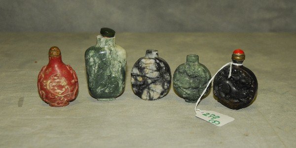 5 Chinese carved hardstone snuff bottles. H:3": 5 Chinese carved hardstone snuff bottles. H:3"