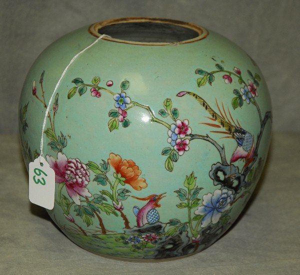 Antique Chinese porcelain ginger jar .: Antique Chinese porcelain ginger jar . H:8" D:9"
