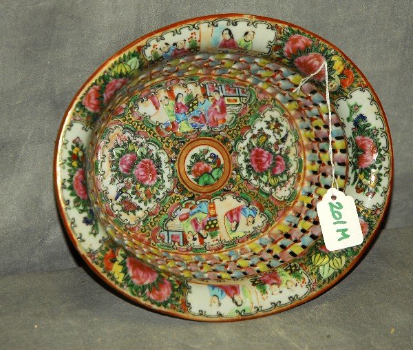 Antique Chinese rose medallion porcelain reticulated bo: Antique Chinese rose medallion porcelain reticulated bowl. H:3.5\" L:9.75\" W:8.5\"