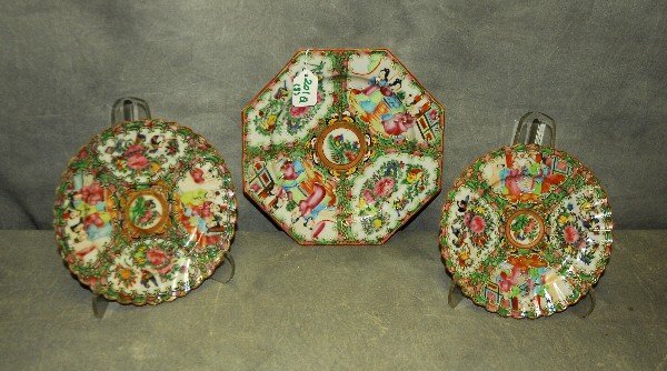 95. 3 antique Chinese rose medallion porcelain plates.: 95. 3 antique Chinese rose medallion porcelain plates. largest D:9" smallest D:7.5