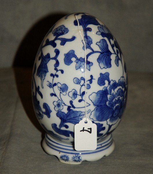 Chinese bue and white porcelain egg. H: 7.5": Chinese bue and white porcelain egg. H: 7.5"