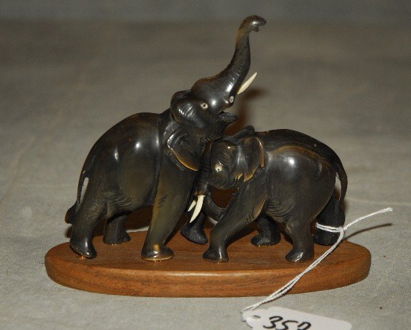 Carved horn elephant sculpture: Carved horn elephant sculpture. H: 4.75" L: 5.75"