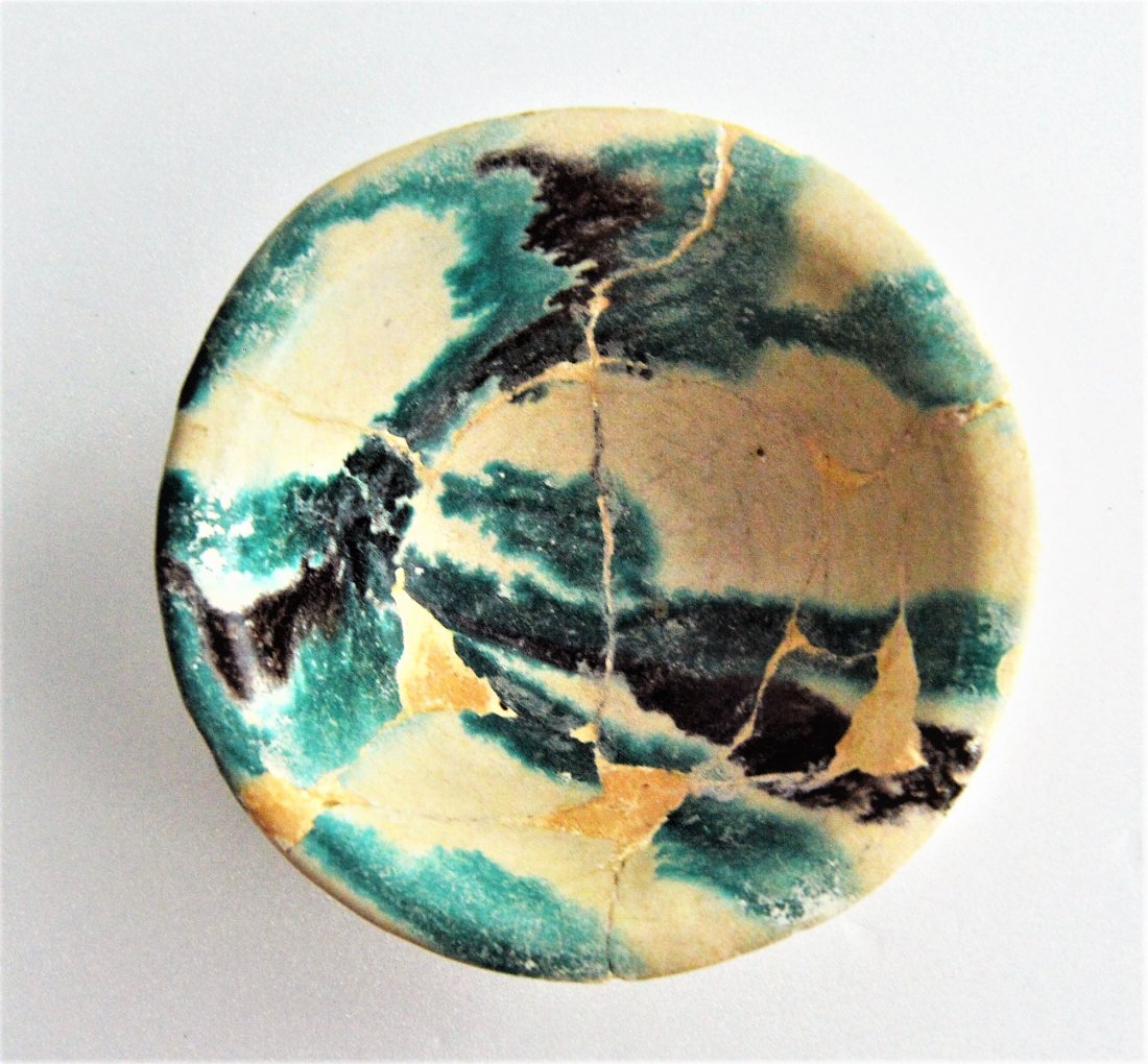 RARE ISLAMIC ABBASID SPLASHED POTTERY BOWL 9TH CENTURY: A RARE ANCIENT ISLAMIC ABBASID SPLASHED POTTERY BOWL, MESOPOTAMIA, CIRCA 9TH CENTURY, Of rounded form with everted lip on short foot, floral motifs and enclosed containing a large green & Black splash