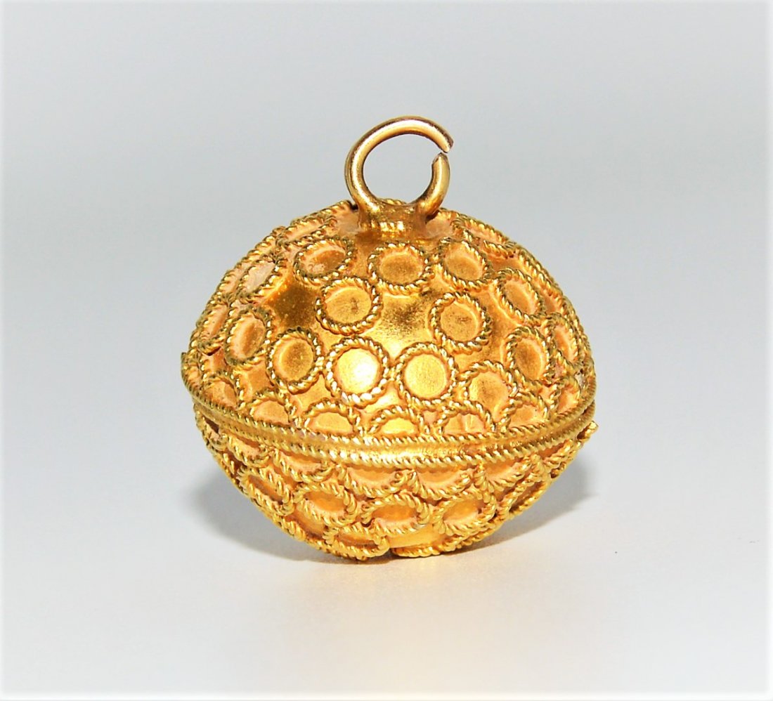 A VERY RARE ANCIENT HELLENISTIC FILIGREE GOLD PENDENT (1 of 4)