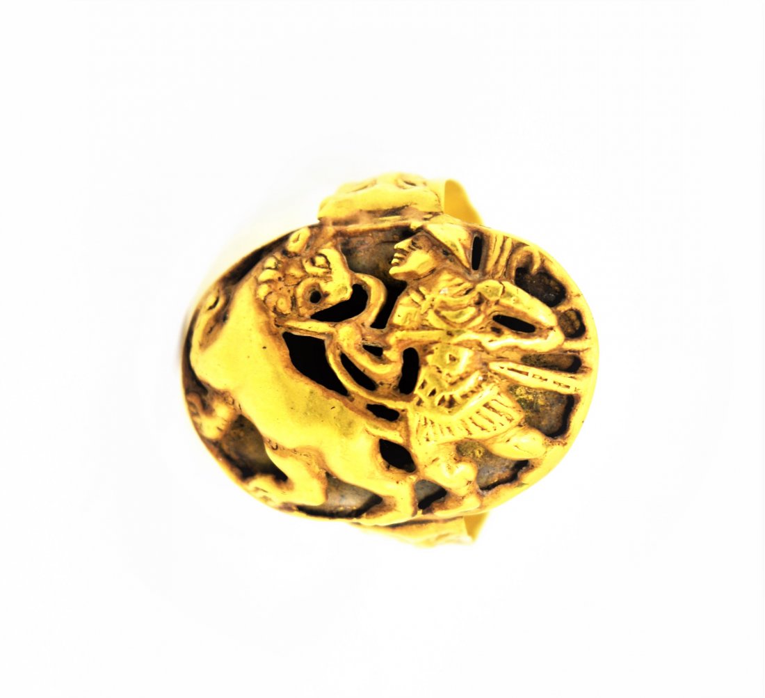 VERY RARE ANCIENT GREEK GOLD RING WITH A HUNTING SCENE (1 of 3)