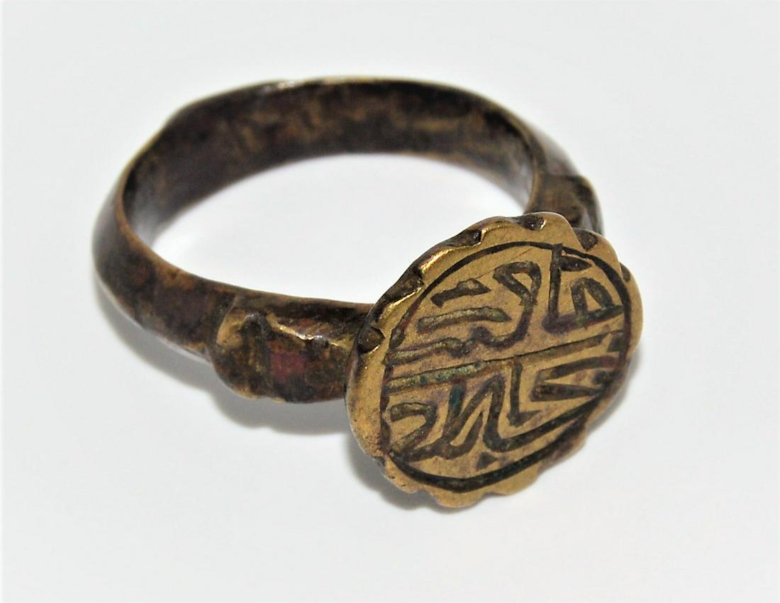 RARE ANCIENT ISLAMIC TIMURID INSCRIBED BRONZE RING 14TH: A RARE ANCIENT ISLAMIC TIMURID INSCRIBED BRONZE RING, PERSIA OR CENTRAL ASIA CIRCA 14TH/15TH CENTURY,decorated with Inscriptions & designs.