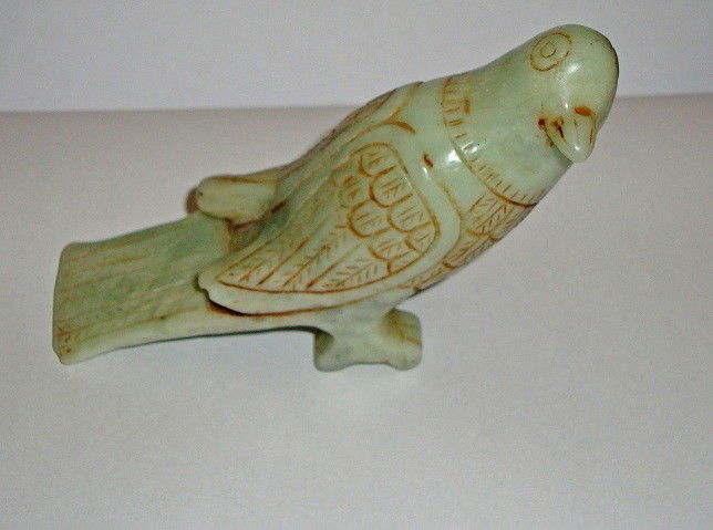 A Beautiful Chinese / Persian Bird Jade Circa 18th: A Very Beautiful Engraved Design Decorative Bird Jade Probably Chinese / Persian . Circa 18th - 19th Century . Aquired in UAE in 2001 Origin : Iran . Meaurment :12 cm