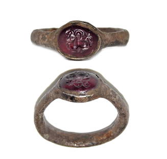 IMPROTANT ANCIENT ARAB SASANIAN GARNET SEAL SET IN RING: IMPROTANT ANCIENT POST SASANIAN OR EARLY ISLAMIC ARAB SASANIAN GARNET SILVER RING CIRCA 7TH-8THCENTURY. Beautiful garnet Seal with Horned deer & star aboce.