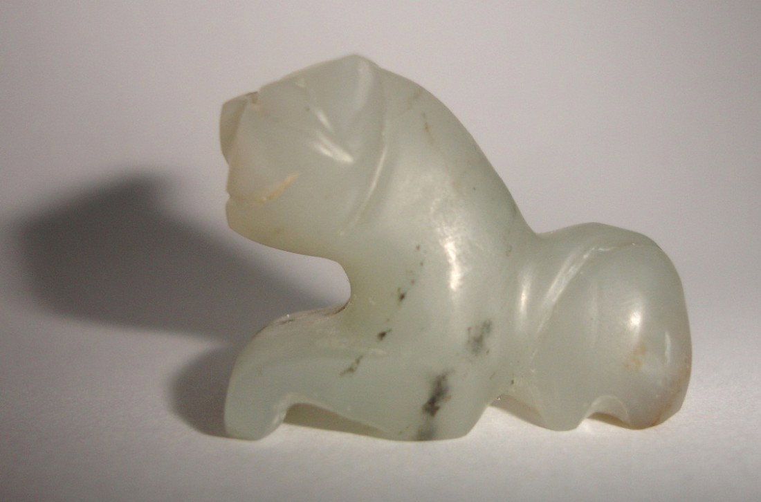 AN ISLAMIC SMALL LION CRYSTAL/JADE 19TH CENTURY: AN ISLAMIC SMALL LION CRYSTAL/JADE 19TH CENTURY