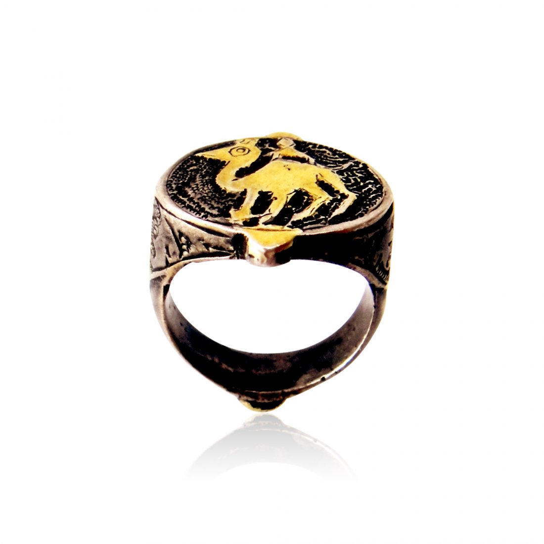 A Very Rare Middle Eastern Gold & Silver Ring 17th Cent (1 of 1)