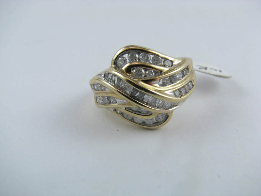 10k Gold and Diamond Ring. Solid Gold.: 10k Gold and Diamond Ring. Solid Gold.