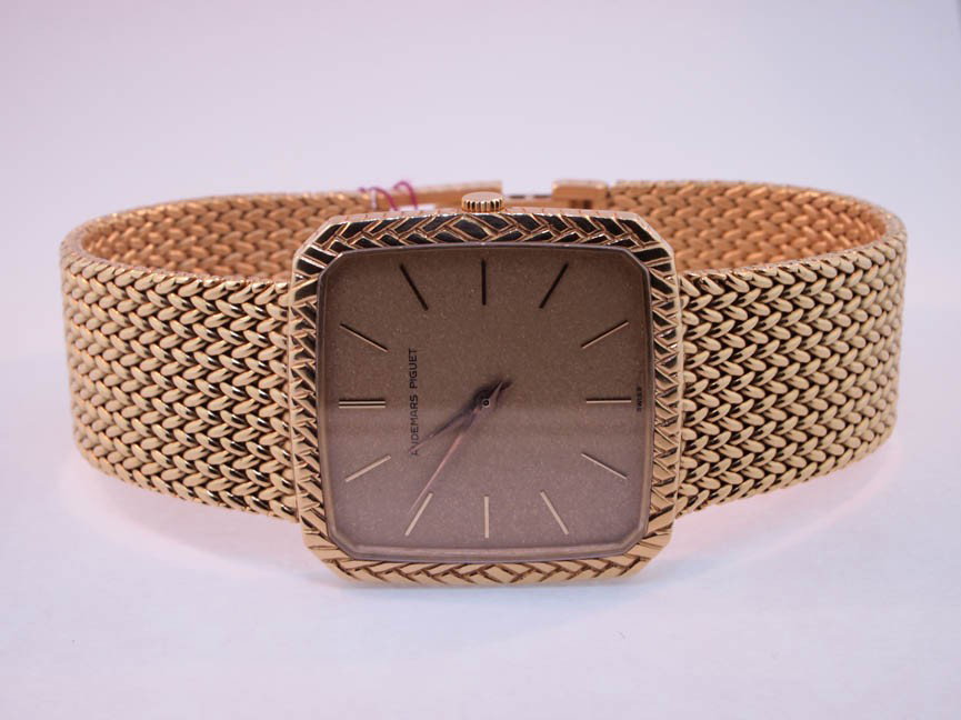 Audemars Piguet 18k Gold Watch. Mesh Bracelet.: Audemars Piguet 18k Gold Watch. Mesh Bracelet. Aprox 99.4 Grams. 18k Gold. Swiss Made, Beautiful Condition, Swiss Made, Pre-Owned, Beautiful Condition