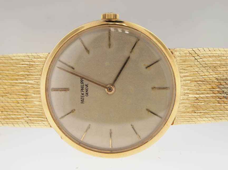 Patek Philippe Mens 18k Gold Dress Watch. Vintage.: Patek Philippe Mens 18k Gold Dress Watch. Vintage. Patek Philippe, Mens, 18k Gold, Dress Watch, 18k Gold Mesh Bracelet, Vintage, Swiss Made, Beautiful Vintage Condition, Pre-Owned.