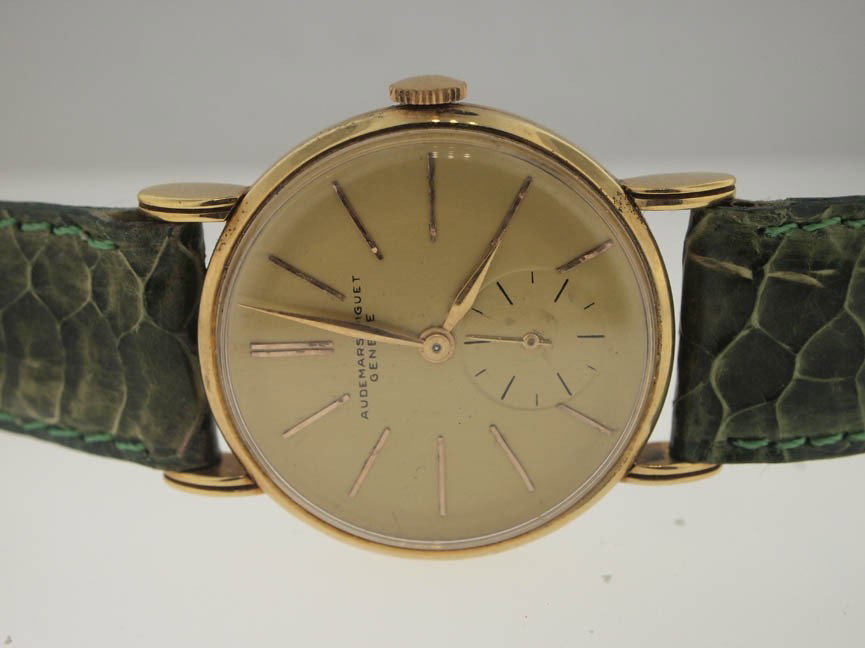 Audemars Piguet Midsize 18k Vintage Watch.: Audemars Piguet Midsize 18k Vintage Watch. Audemars Piguet, Midsize/Ladies, Originally Manufatured for Men, 18k Gold, Vintage, Separate Seconds Hand, Manual Wind, Leather Strap, Swiss Made.