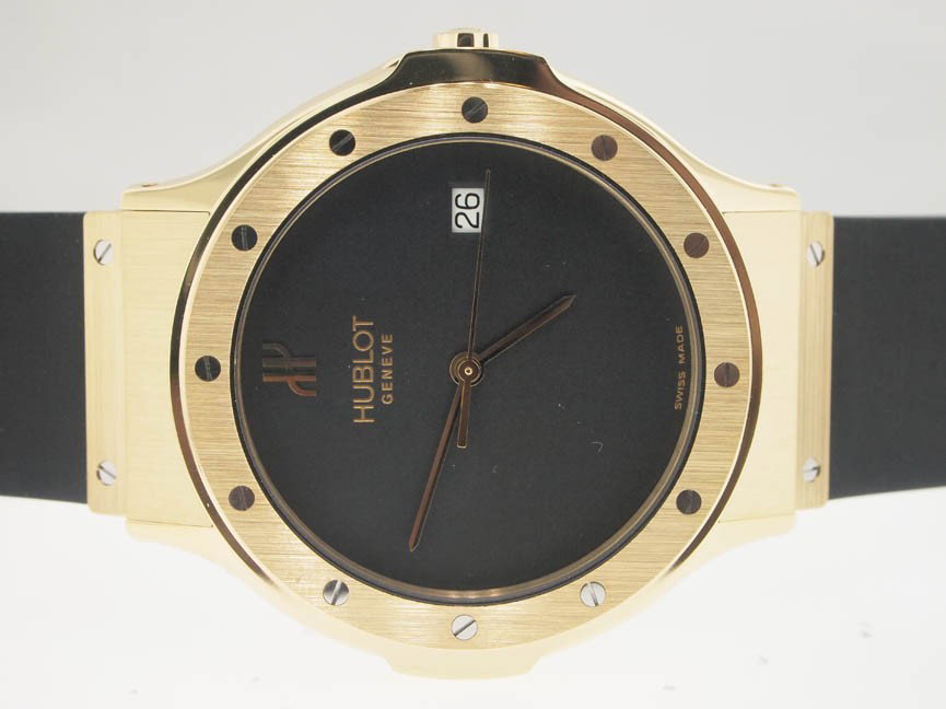 Hublot NEW Mens 18k Classic 36MM. $12500 Retail.: Hublot NEW Mens 18k Classic 36MM. $12500 Retail. Hublot, BRAND NEW UNWORN, Mens/Midsize 18k Gold, Classic, 36MM, Quartz Movement, $12500 Retail, Swiss Made.