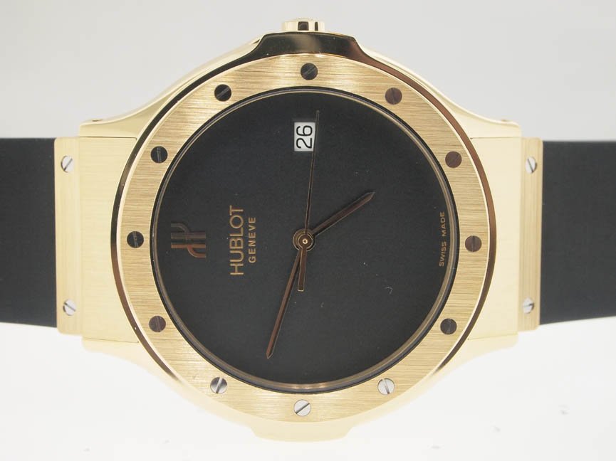 Hublot NEW Mens 18k Classic 36MM. $12500 Retail.: Hublot NEW Mens 18k Classic 36MM. $12500 Retail. Hublot, BRAND NEW UNWORN, Mens/Midsize 18k Gold, Classic, 36MM, Quartz Movement, $12500 Retail, Swiss Made.