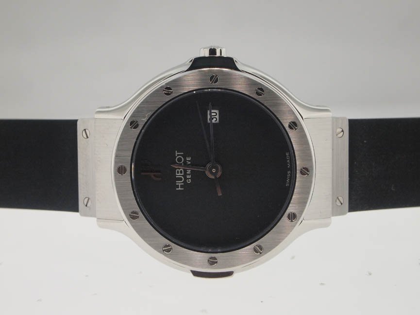 Hublot NEW Ladies SS Classic 28MM. $3900 Retail.: Hublot NEW Ladies SS Classic 28MM. $3900 Retail. Hublot, BRAND NEW UNWORN, Ladies, Stainless Steel, Classic, 28MM, Quartz Movement, $3900 Retail, Swiss Made.