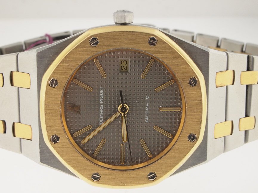 Audemars Mens Piguet 18k and SS 35MM Royal Oak.: Audemars Mens Piguet 18k and SS 35MM Royal Oak. Audemars Piguet, 18k Gold, Stainless Steel, 35MM, Royal Oak, Automatic, Date, Deployment Buckle, Swiss Made.